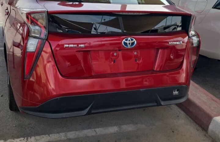 
								Toyota Prius Three Touring 2016 Red 1.8L full									