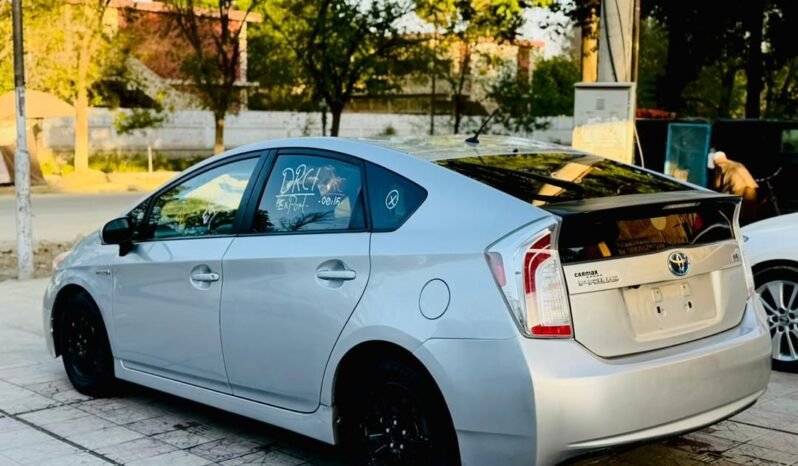 
								2015 Toyota Prius, Two full									