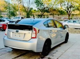 
										2015 Toyota Prius, Two full									