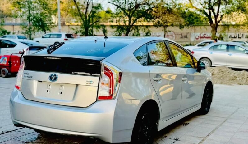 
								2015 Toyota Prius, Two full									