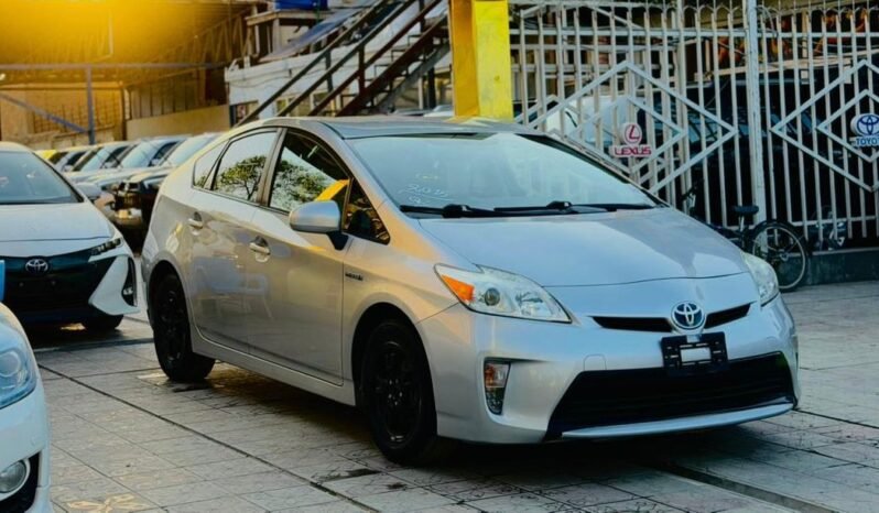 
								2015 Toyota Prius, Two full									