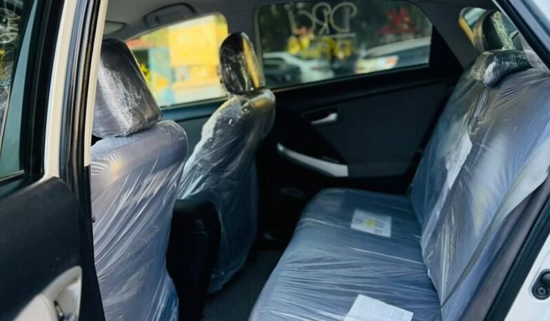 
								2015 Toyota Prius, Two full									
